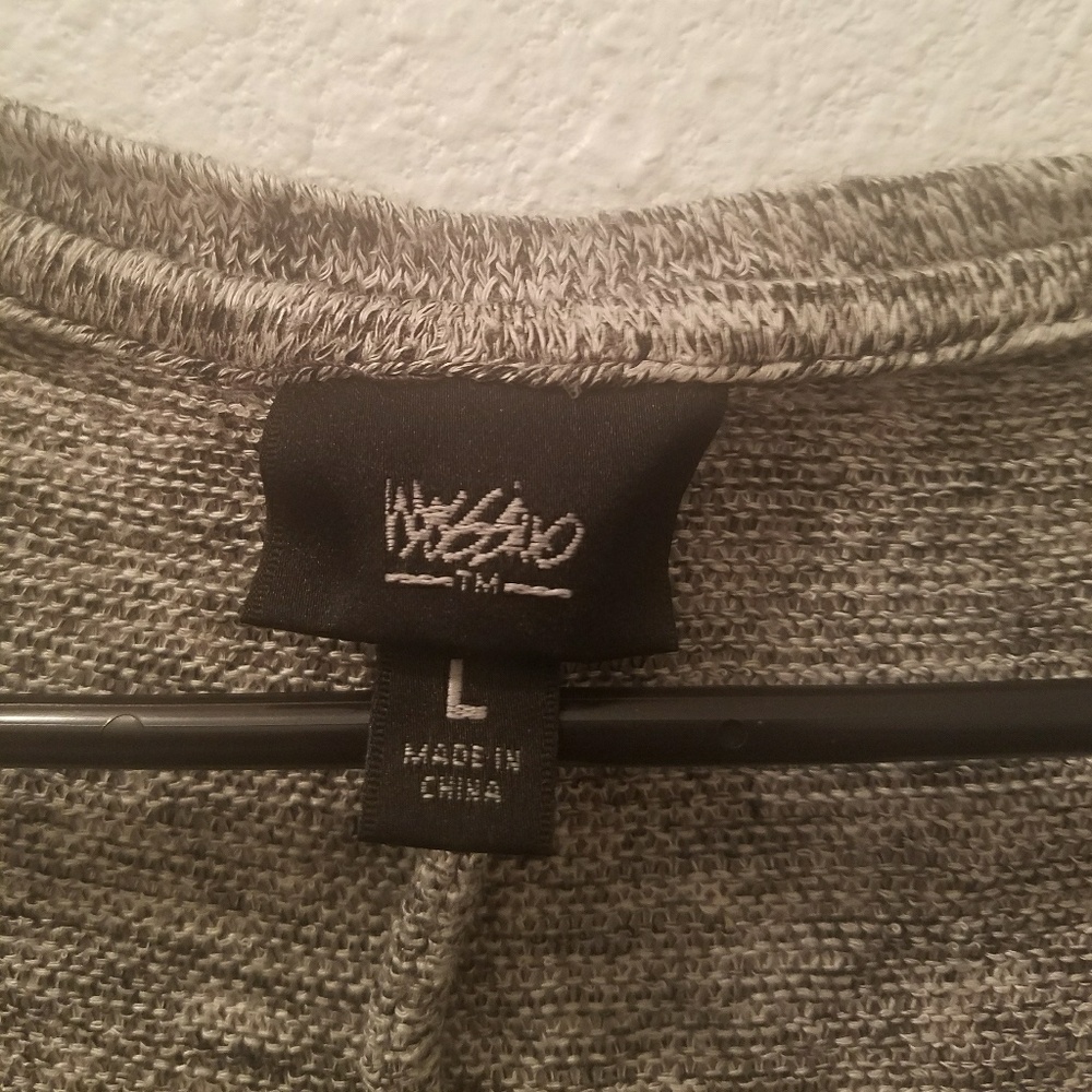 Gray top - Picture 3 of 3